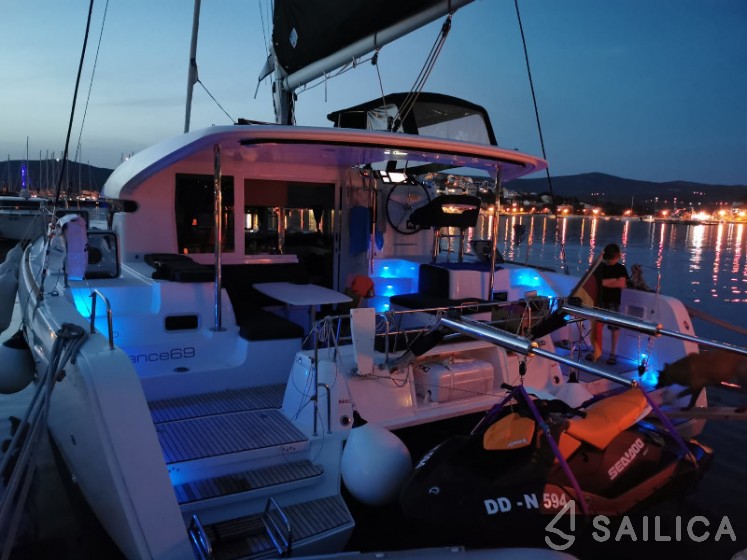 Lagoon 40 - Yacht Charter Sailica