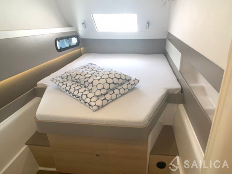 Bali 4.1 - Yacht Charter Sailica