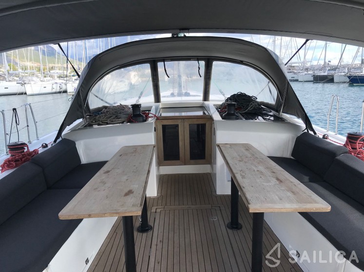 More 55 - Yacht Charter Sailica