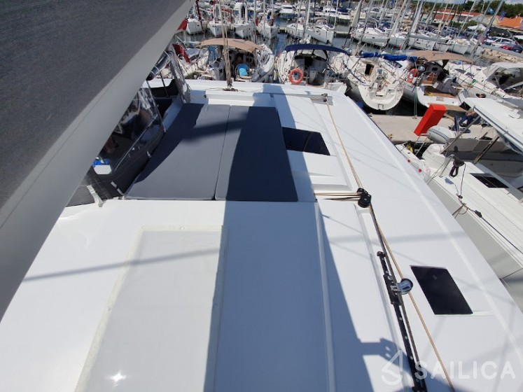 Astréa 42 - Yacht Charter Sailica
