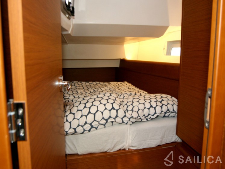 Sun Odyssey 419 - Yacht Charter Sailica