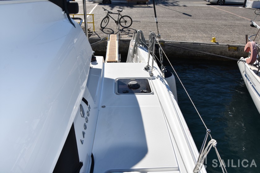 Lagoon 42 - Yacht Charter Sailica