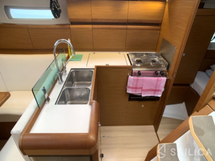 Sun Odyssey 419 - Yacht Charter Sailica