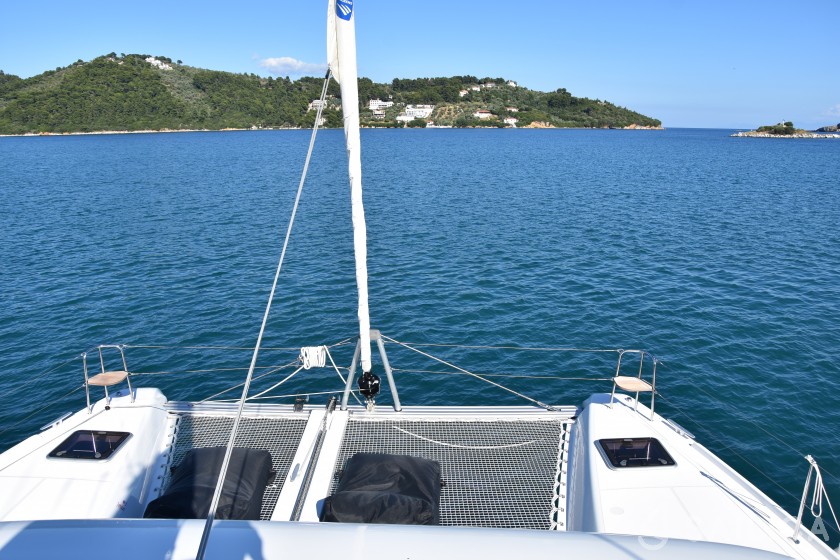 Lagoon 42 - Yacht Charter Sailica