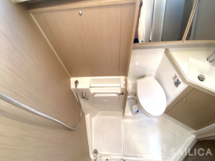 Oceanis 41.1 - Yacht Charter Sailica
