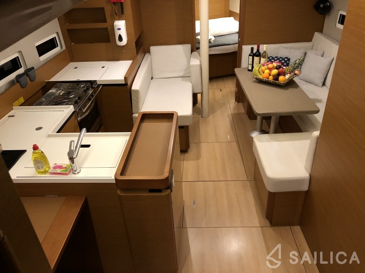 Sun Odyssey 410 - Yacht Charter Sailica