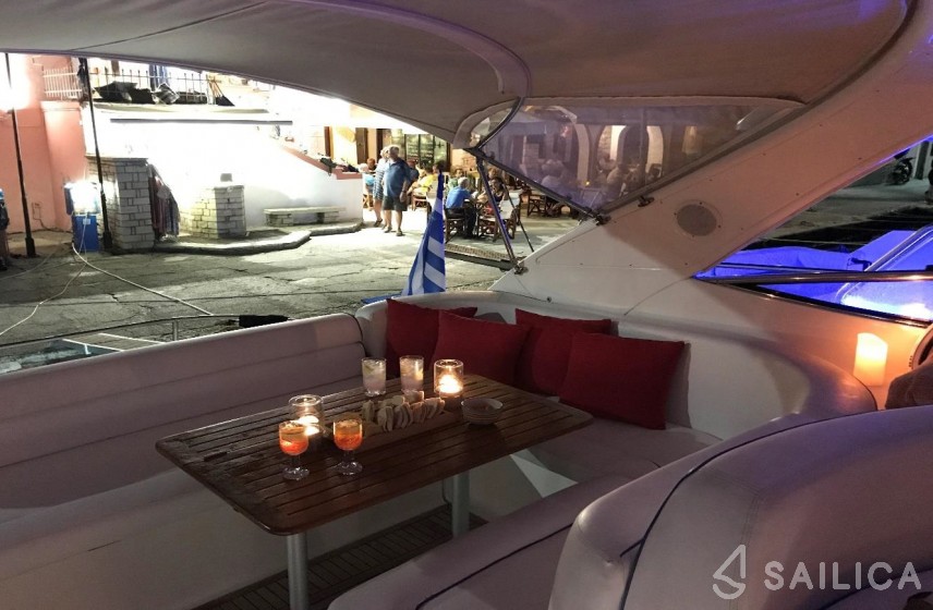 Bavaria 42 HT - Yacht Charter Sailica