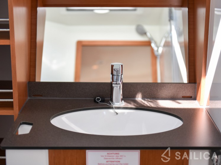 Bavaria 41 Cruiser - Yacht Charter Sailica