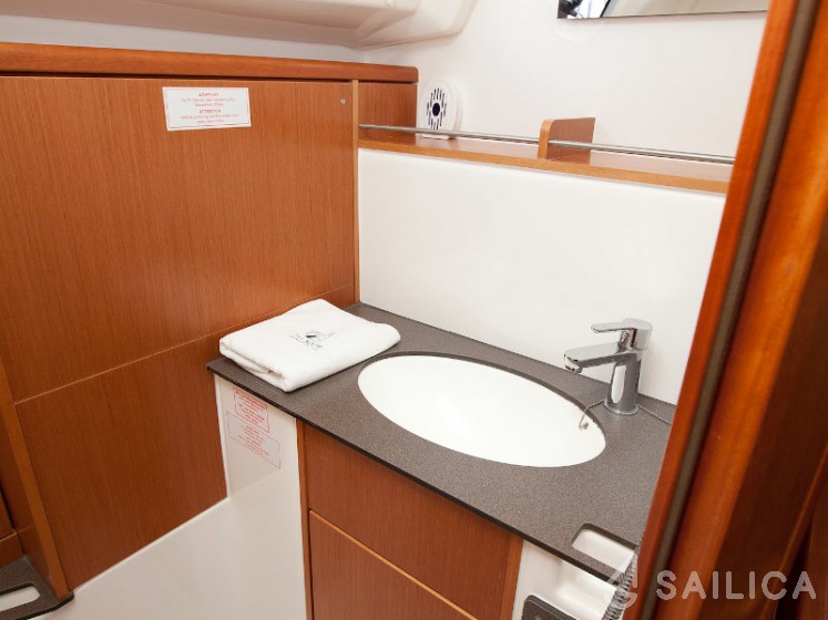 Bavaria 37 Cruiser - Yacht Charter Sailica