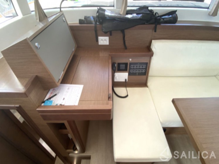 Lagoon 40 - Yacht Charter Sailica