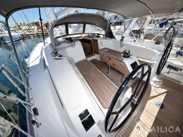 Bavaria 41 Cruiser - Yacht Charter Sailica