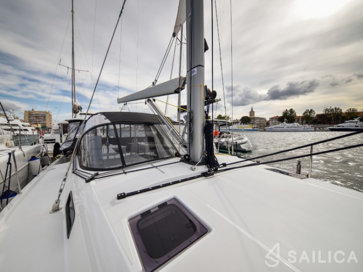 Sun Loft 47 - Yacht Charter Sailica