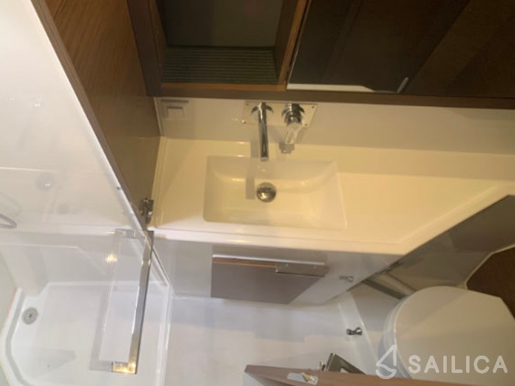 Lagoon 40 - Yacht Charter Sailica