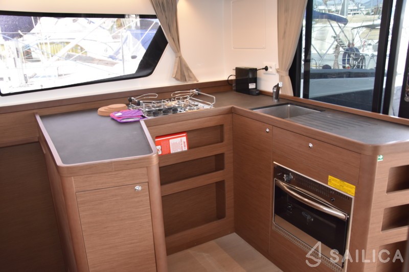 Lagoon 42 - Yacht Charter Sailica