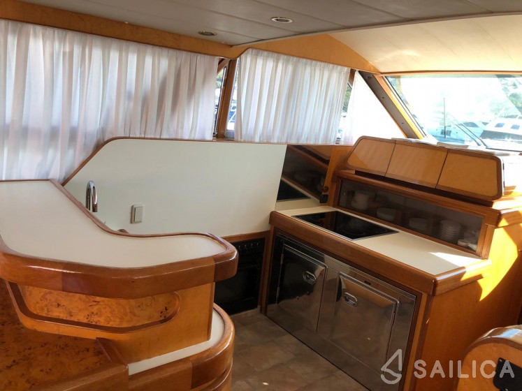 Yaretti 2110 - Yacht Charter Sailica