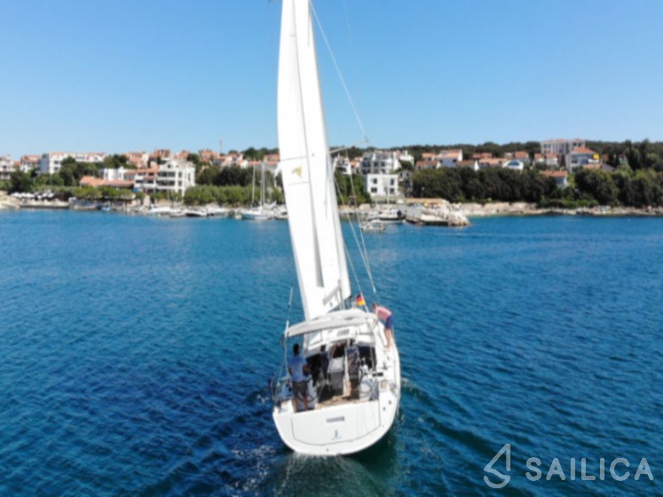 Oceanis 41.1 - Yacht Charter Sailica