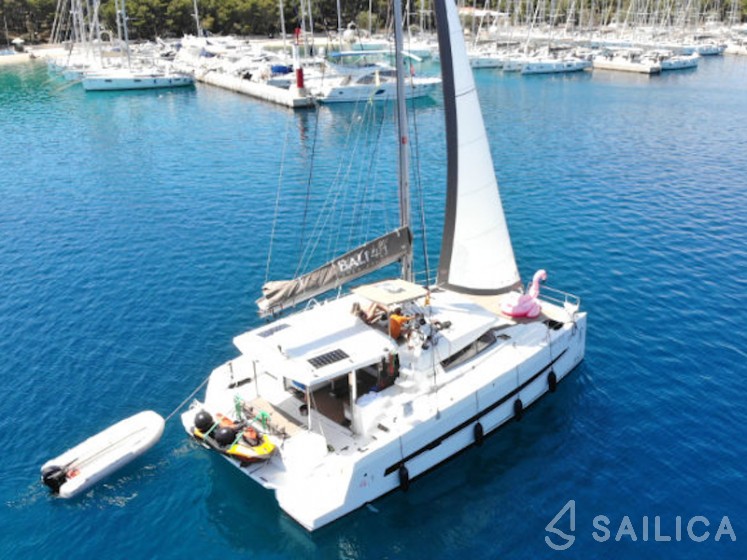 Bali 4.1 - Yacht Charter Sailica