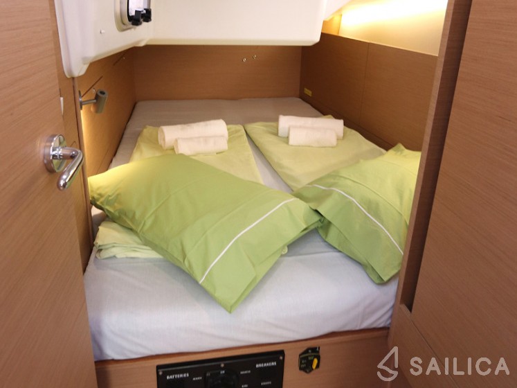 Sun Odyssey 410 - Yacht Charter Sailica