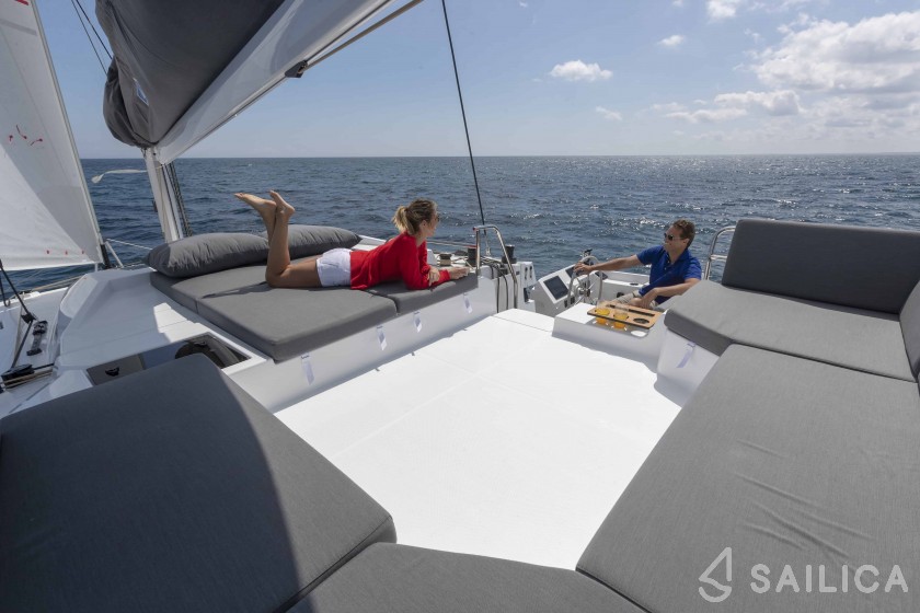 Elba 45 - Yacht Charter Sailica