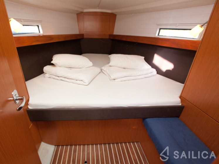 Bavaria Cruiser 37 - Yacht Charter Sailica