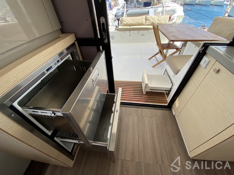 Lucia 40 - Yacht Charter Sailica