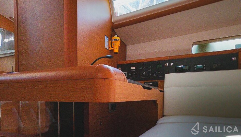 Sun Odyssey 519 - Yacht Charter Sailica