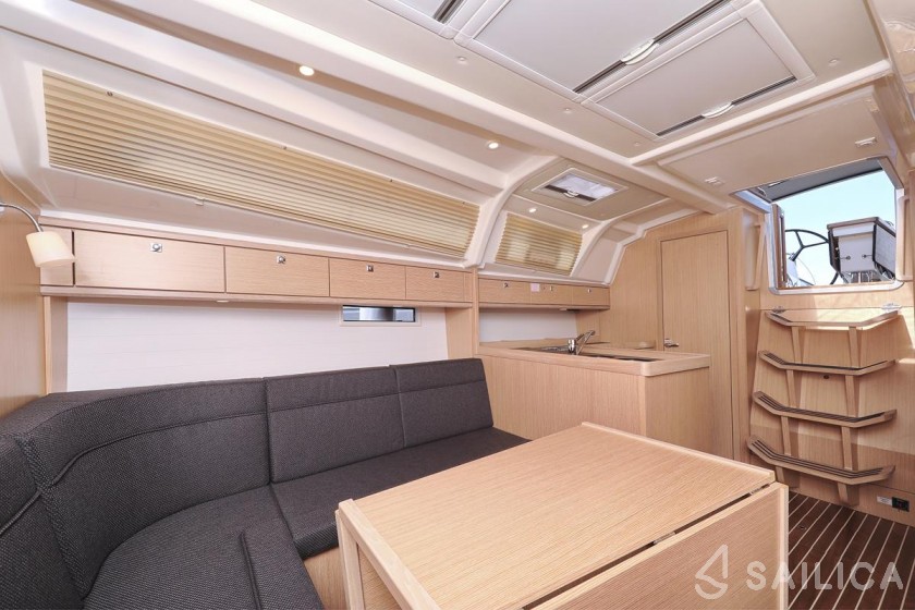 Bavaria 37 Cruiser - Yacht Charter Sailica
