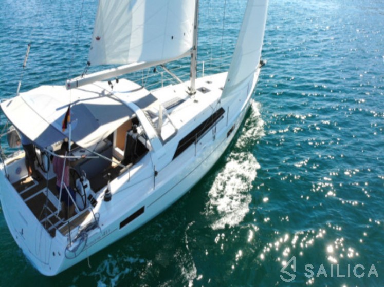 Oceanis 41.1 - Yacht Charter Sailica