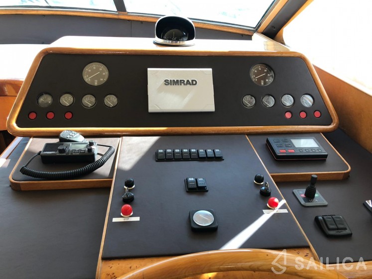 Yaretti 2110 - Yacht Charter Sailica