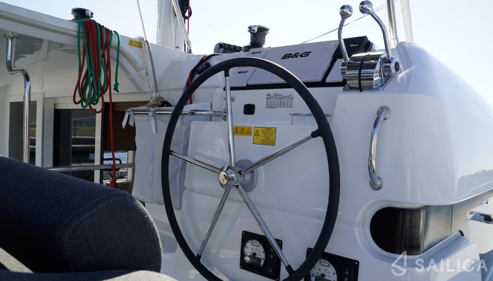 Lagoon 40 - Yacht Charter Sailica