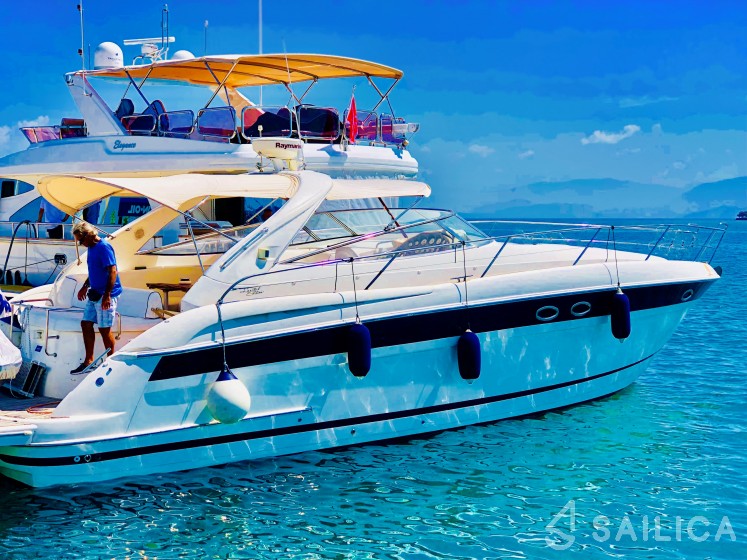 Bavaria 42 HT - Yacht Charter Sailica