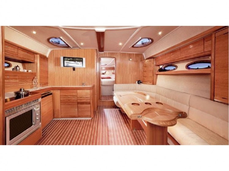 Bavaria 42 HT - Yacht Charter Sailica