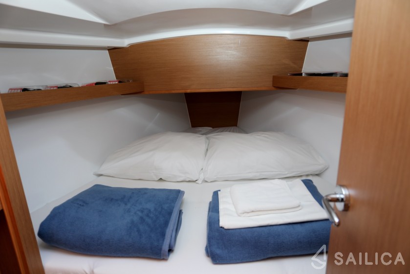 Sun Odyssey 319 - Yacht Charter Sailica