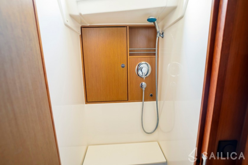 Bavaria 45 - Yacht Charter Sailica