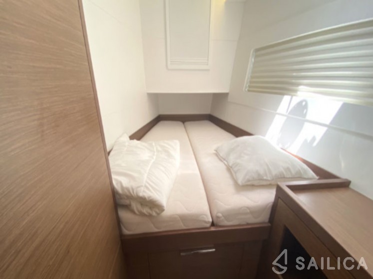 Lagoon 40 - Yacht Charter Sailica