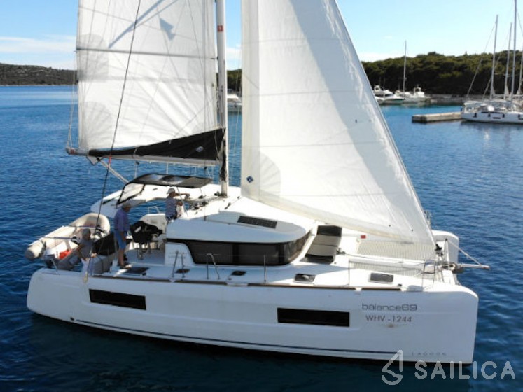 Lagoon 40 - Yacht Charter Sailica