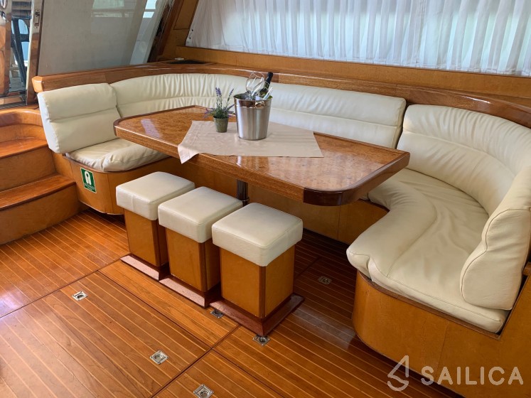 Yaretti 2110 - Yacht Charter Sailica