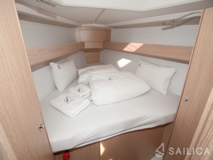 Bavaria Cruiser 34 Style - Yacht Charter Sailica