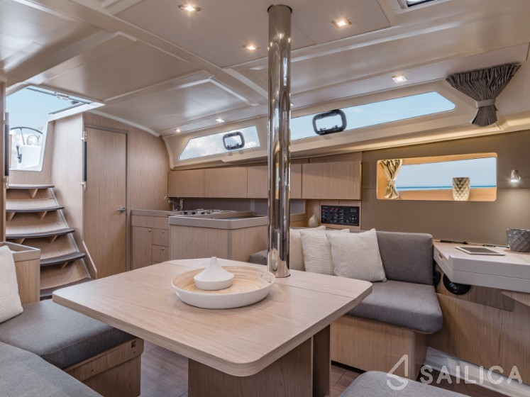 Oceanis 41.1 - Yacht Charter Sailica