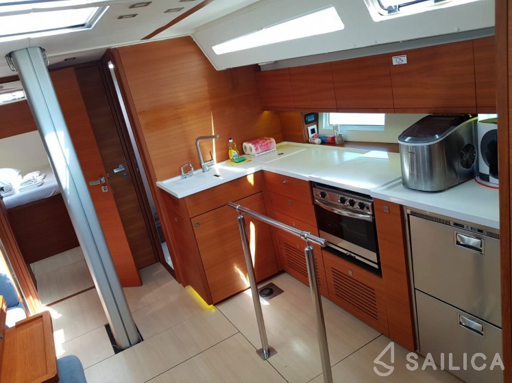 More 55 - Yacht Charter Sailica