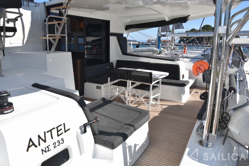 Lagoon 42 - Yacht Charter Sailica