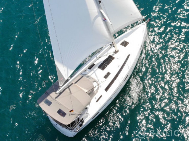 Bavaria 37 Cruiser - Yacht Charter Sailica
