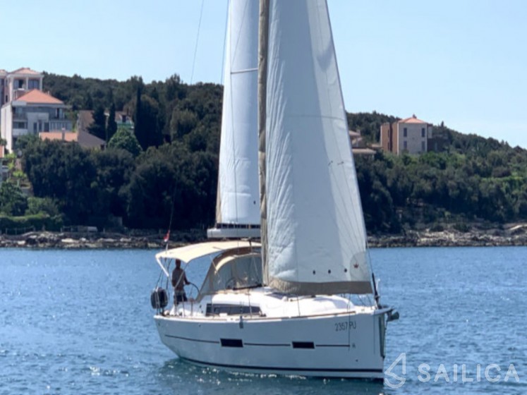 Dufour 382 Grand Large - Yacht Charter Sailica