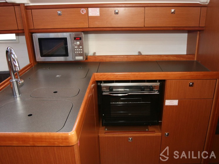 Bavaria 37 Cruiser - Yacht Charter Sailica