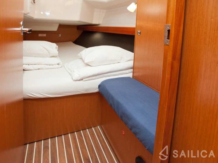 Bavaria Cruiser 37 - Yacht Charter Sailica