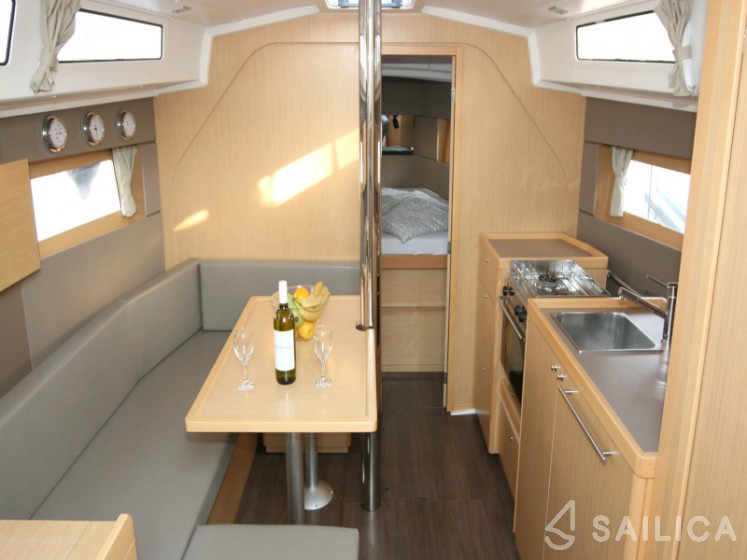 Oceanis 38 - Yacht Charter Sailica
