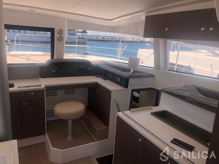 Bali 4.1 - Yacht Charter Sailica
