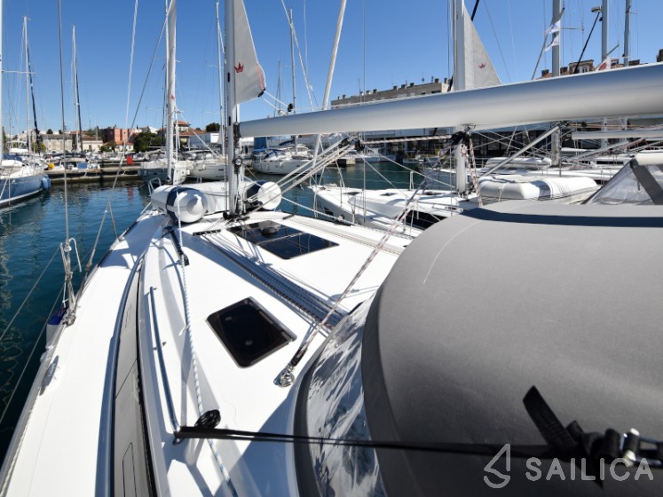 Bavaria 41 Cruiser - Yacht Charter Sailica
