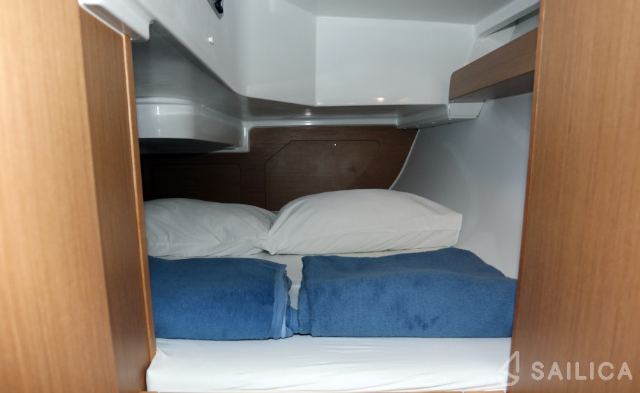Sun Odyssey 319 - Yacht Charter Sailica