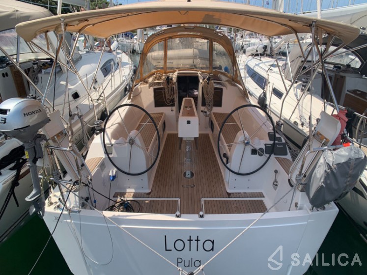 Dufour 382 GL - Yacht Charter Sailica